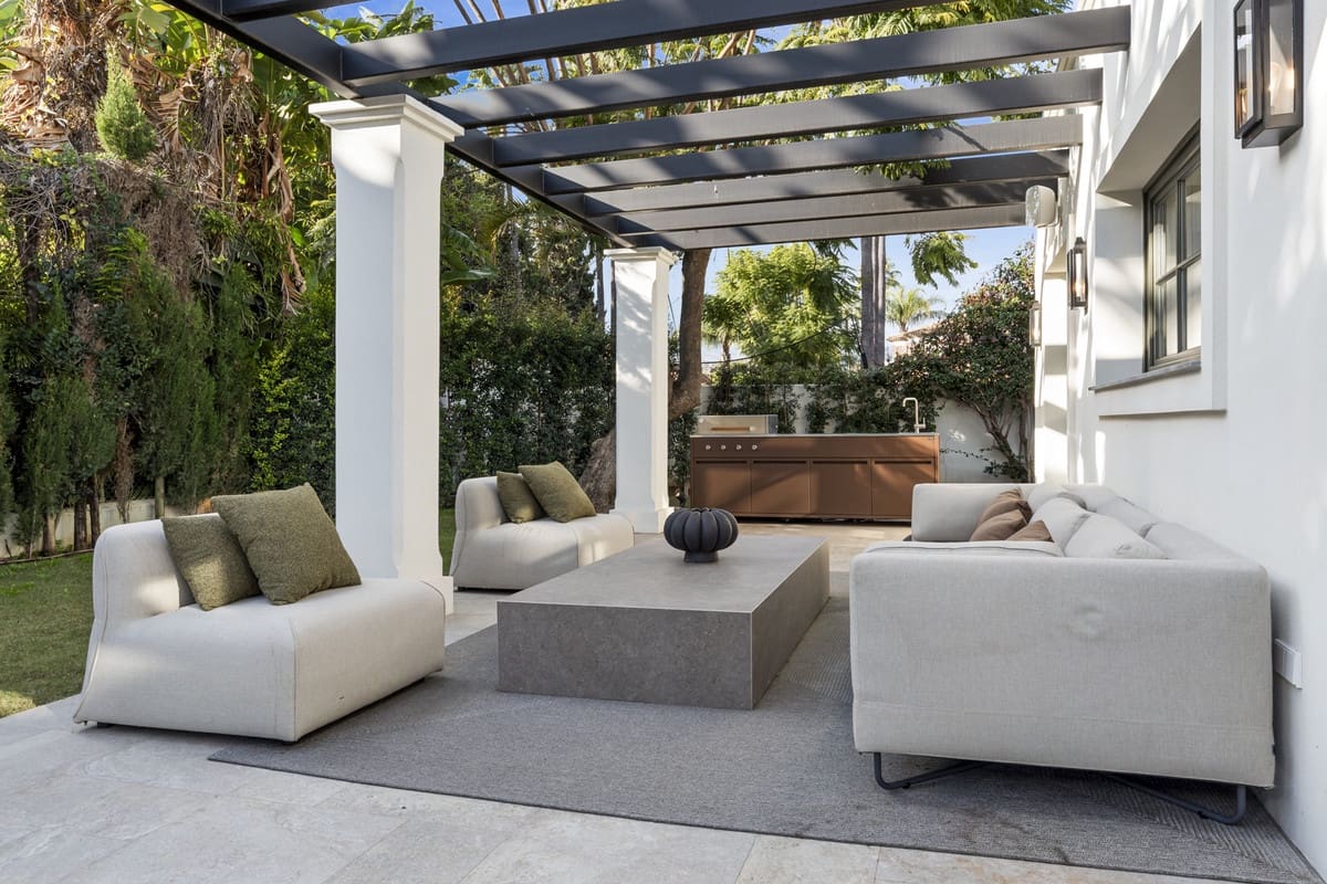 6 soverom Villa til salgs i Nueva Andalucia med svømmebasseng garasje - € 10 850 000 (Ref: 10122878)