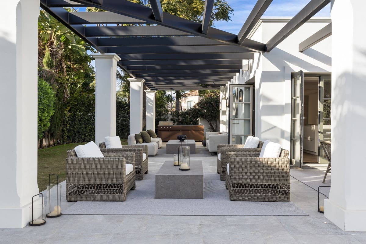 6 soverom Villa til salgs i Nueva Andalucia med svømmebasseng garasje - € 10 850 000 (Ref: 10122878)