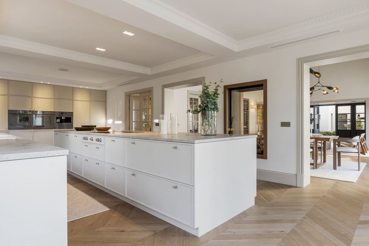 6 soverom Villa til salgs i Nueva Andalucia med svømmebasseng garasje - € 10 850 000 (Ref: 10122878)