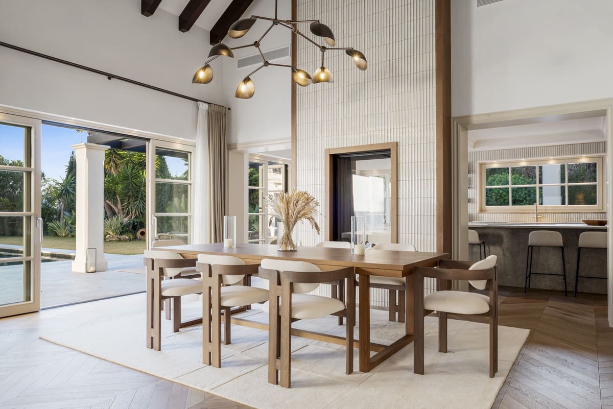 6 soverom Villa til salgs i Nueva Andalucia med svømmebasseng garasje - € 10 850 000 (Ref: 10122878)