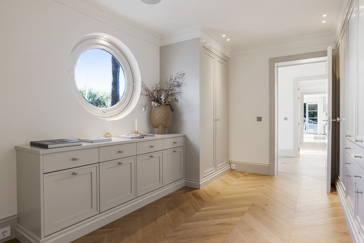 6 soverom Villa til salgs i Nueva Andalucia med svømmebasseng garasje - € 10 850 000 (Ref: 10122878)