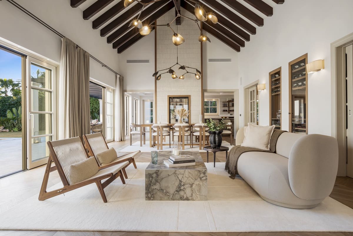 6 soverom Villa til salgs i Nueva Andalucia med svømmebasseng garasje - € 10 850 000 (Ref: 10122878)