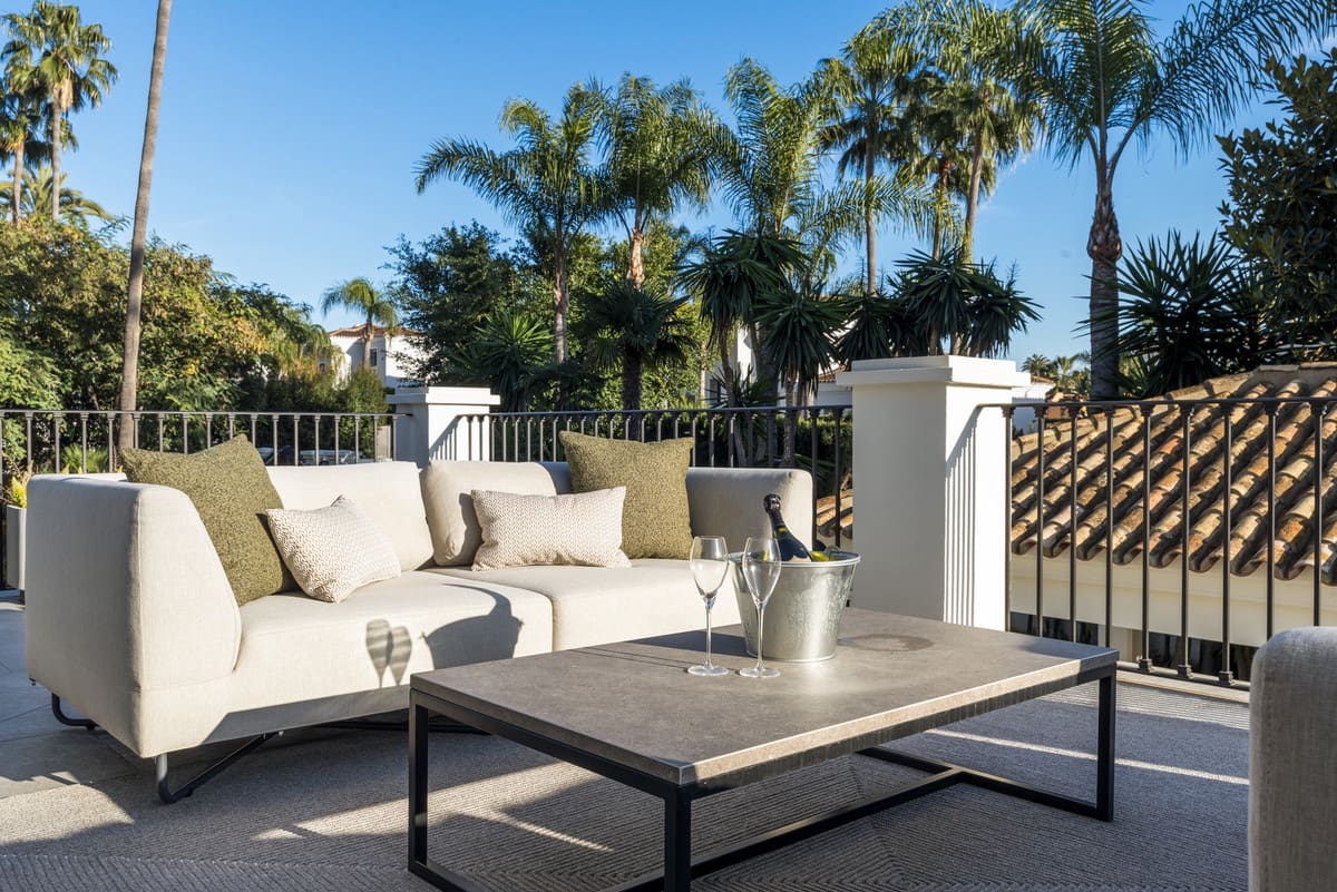6 soverom Villa til salgs i Nueva Andalucia med svømmebasseng garasje - € 10 850 000 (Ref: 10122878)