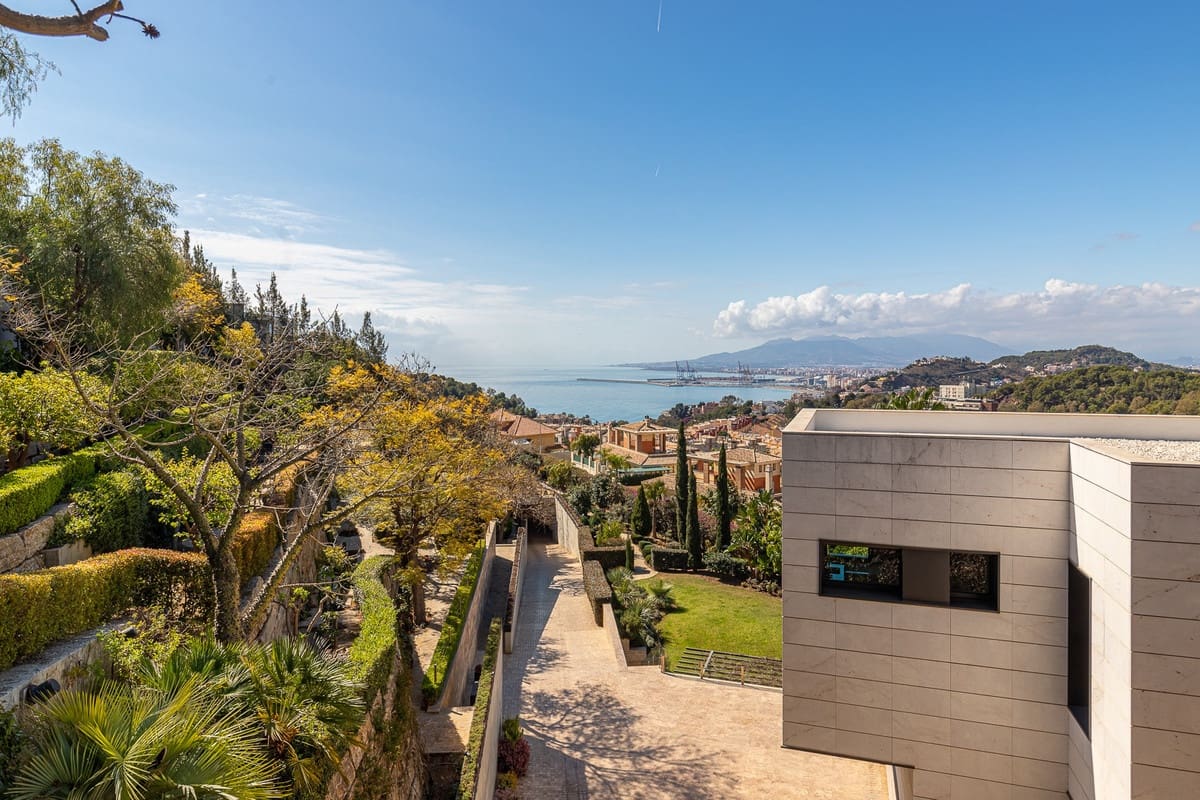 8 slaapkamer Villa te koop in Malaga stad met zwembad garage - € 15.000.000 (Ref: 10122891)