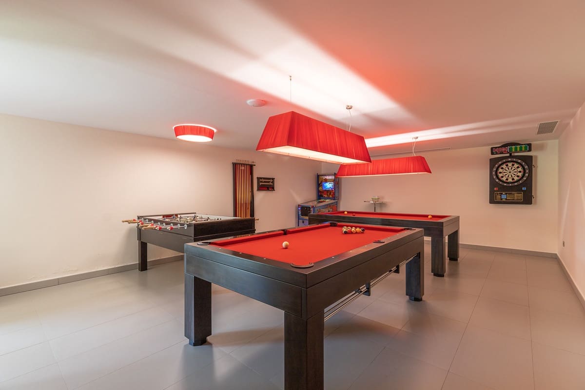 8 slaapkamer Villa te koop in Malaga stad met zwembad garage - € 15.000.000 (Ref: 10122891)