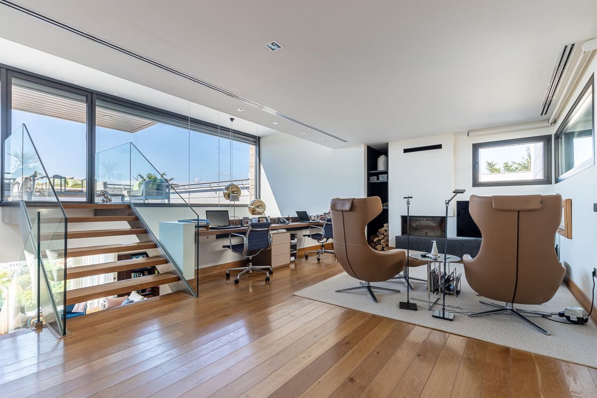 8 slaapkamer Villa te koop in Malaga stad met zwembad garage - € 15.000.000 (Ref: 10122891)