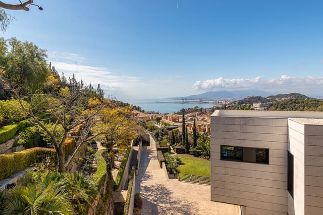 8 slaapkamer Villa te koop in Parque Clavero, Málaga stad met zwembad garage - € 15.000.000 (Ref: 10122891)