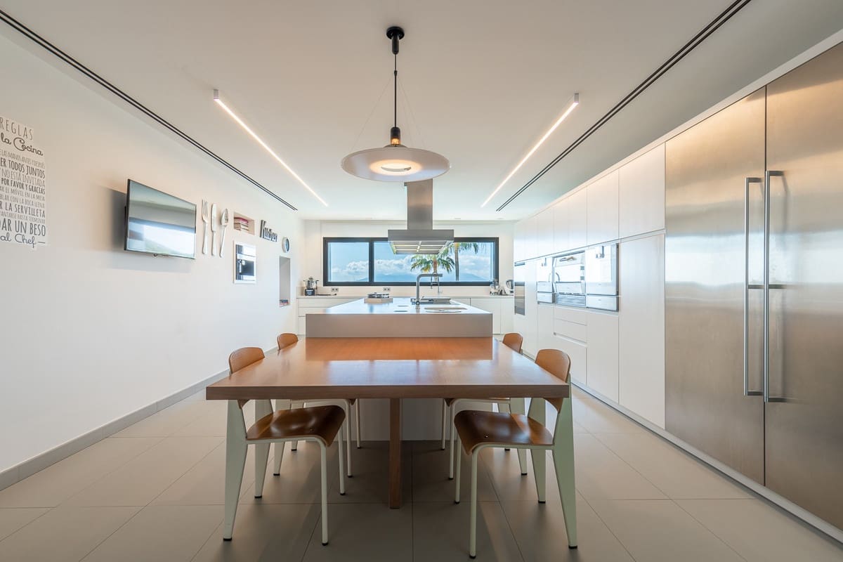 8 slaapkamer Villa te koop in Malaga stad met zwembad garage - € 15.000.000 (Ref: 10122891)