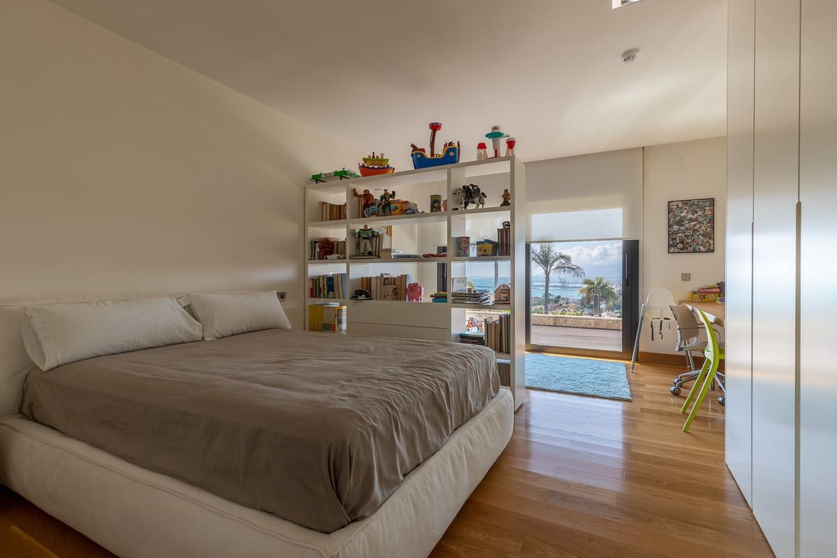 8 slaapkamer Villa te koop in Malaga stad met zwembad garage - € 15.000.000 (Ref: 10122891)