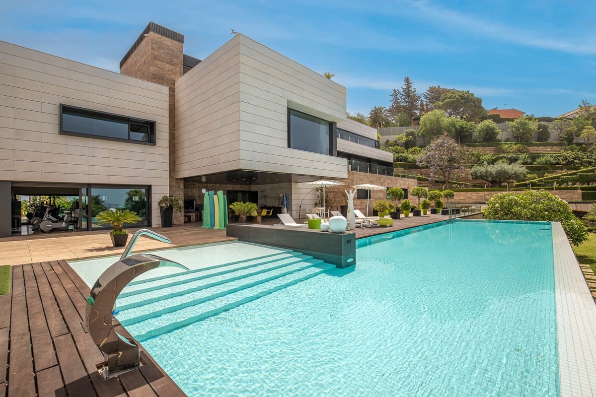 8 slaapkamer Villa te koop in Malaga stad met zwembad garage - € 15.000.000 (Ref: 10122891)
