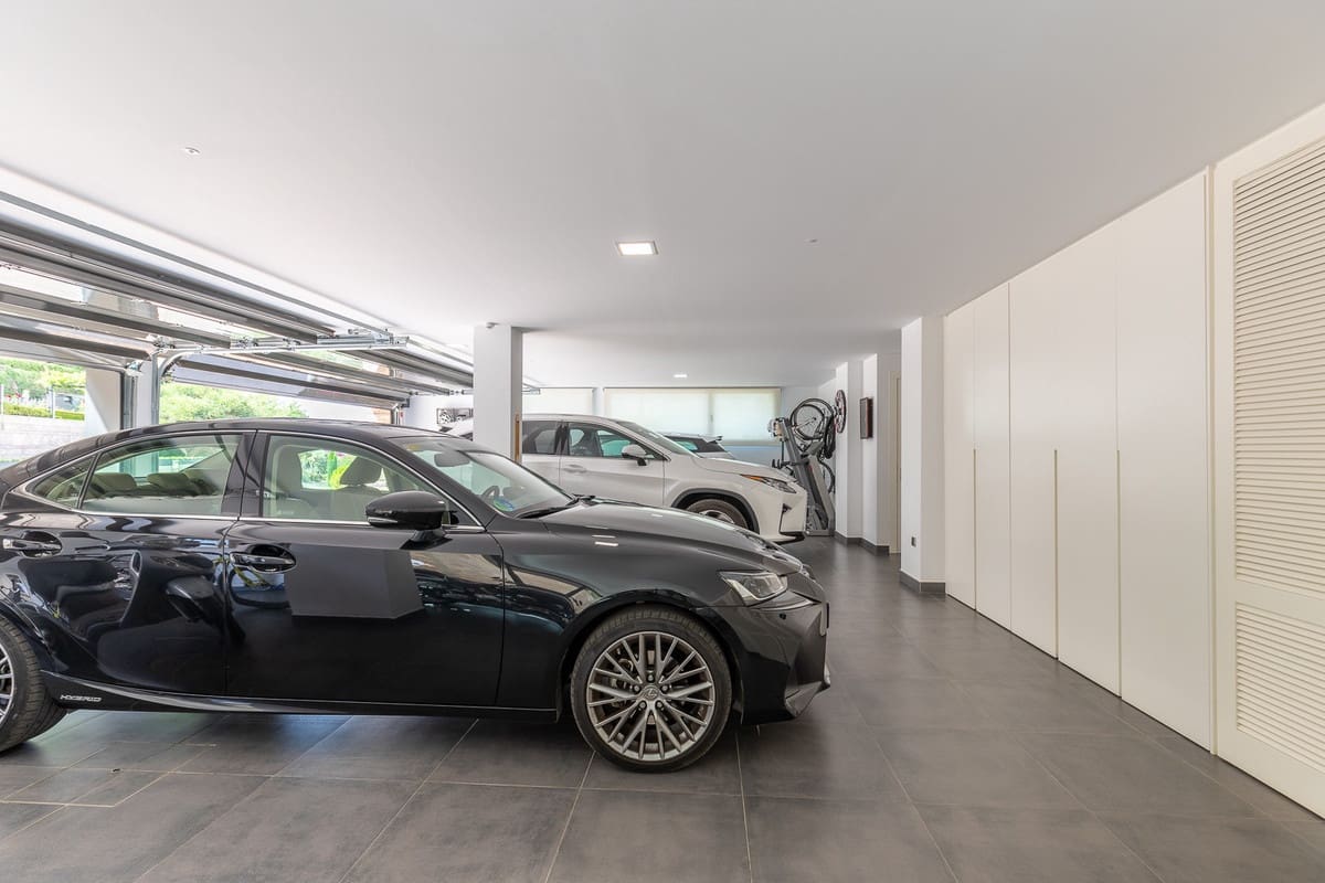 8 slaapkamer Villa te koop in Malaga stad met zwembad garage - € 15.000.000 (Ref: 10122891)