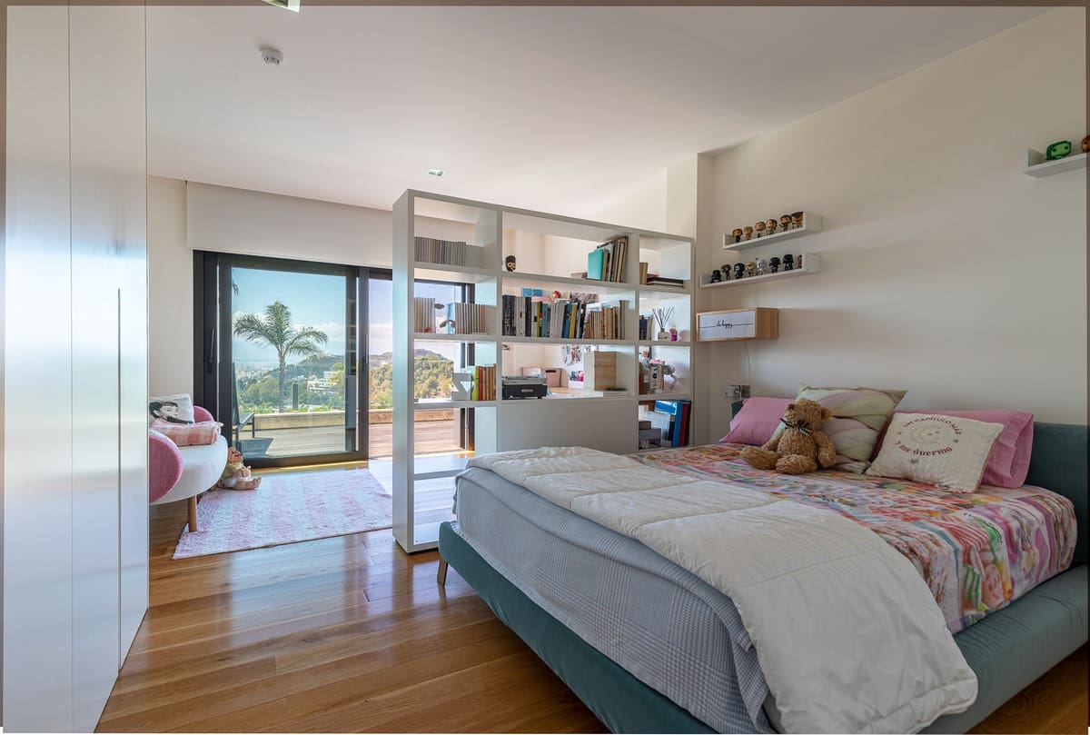 8 slaapkamer Villa te koop in Malaga stad met zwembad garage - € 15.000.000 (Ref: 10122891)