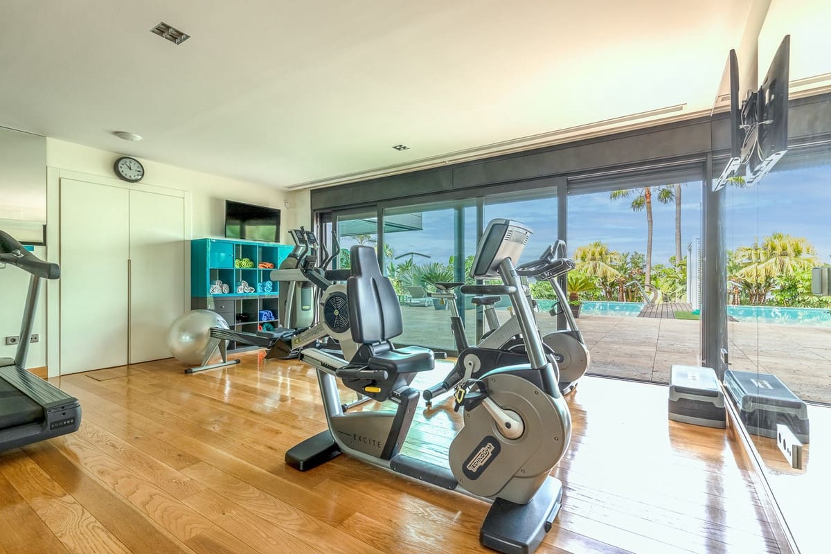 8 slaapkamer Villa te koop in Malaga stad met zwembad garage - € 15.000.000 (Ref: 10122891)