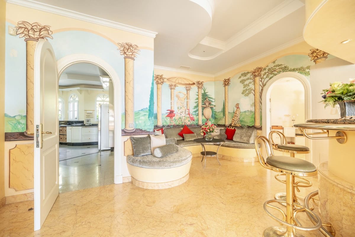 14 quarto Moradia para venda em Marbella com piscina garagem - 19 850 000 € (Ref: 10122896)