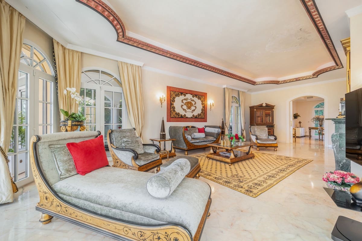 14 quarto Moradia para venda em Marbella com piscina garagem - 19 850 000 € (Ref: 10122896)