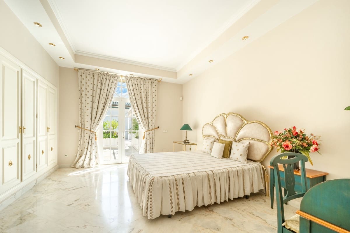 14 quarto Moradia para venda em Marbella com piscina garagem - 19 850 000 € (Ref: 10122896)