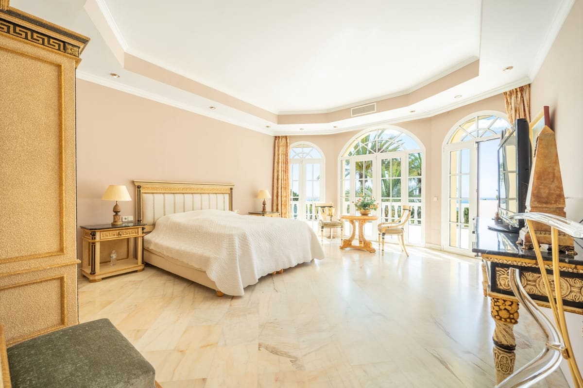 14 quarto Moradia para venda em Marbella com piscina garagem - 19 850 000 € (Ref: 10122896)