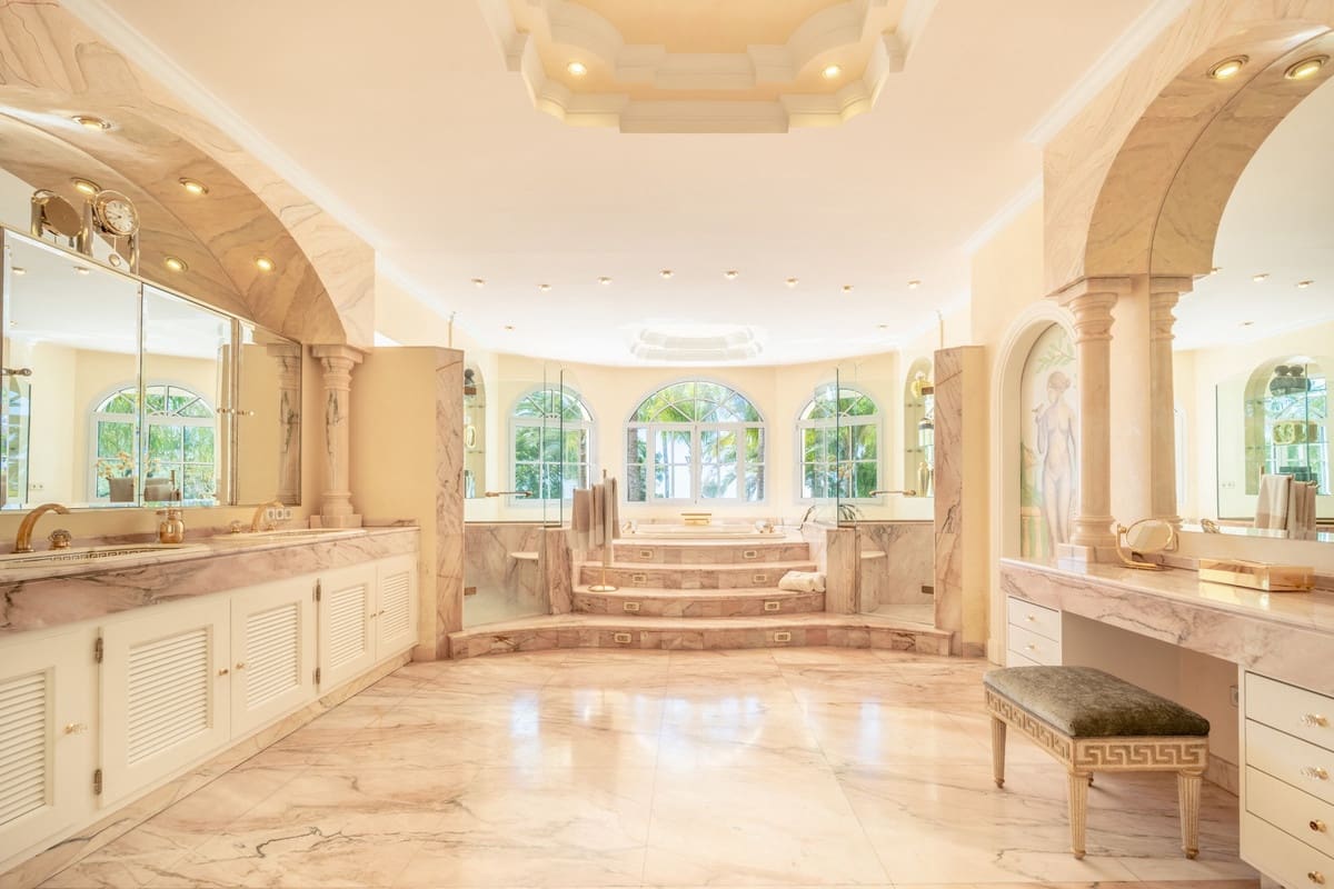 14 quarto Moradia para venda em Marbella com piscina garagem - 19 850 000 € (Ref: 10122896)