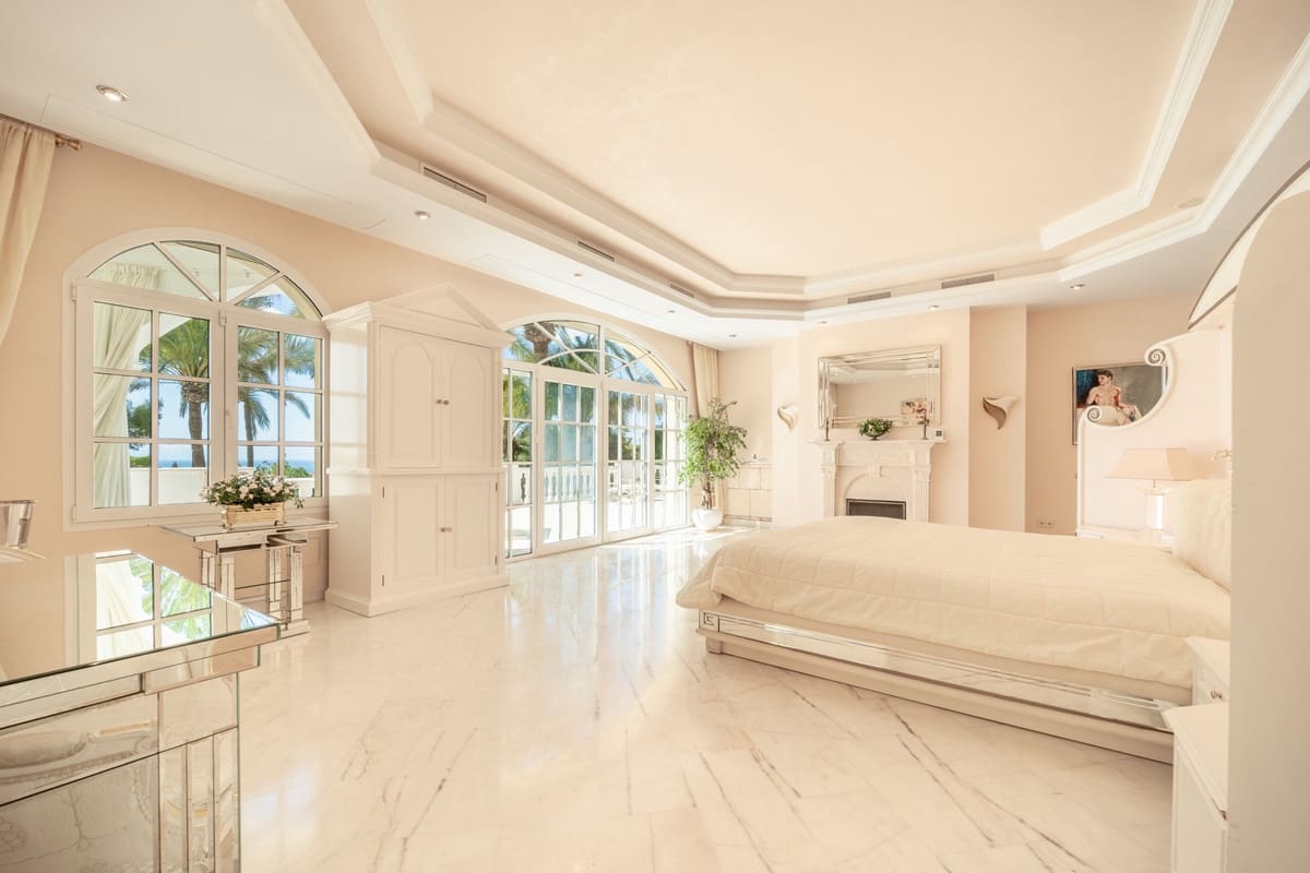 14 quarto Moradia para venda em Marbella com piscina garagem - 19 850 000 € (Ref: 10122896)
