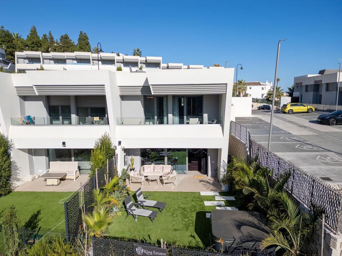 Chalet de 3 habitaciones en Mijas en venta con piscina - 950.000 € (Ref: 10123678)