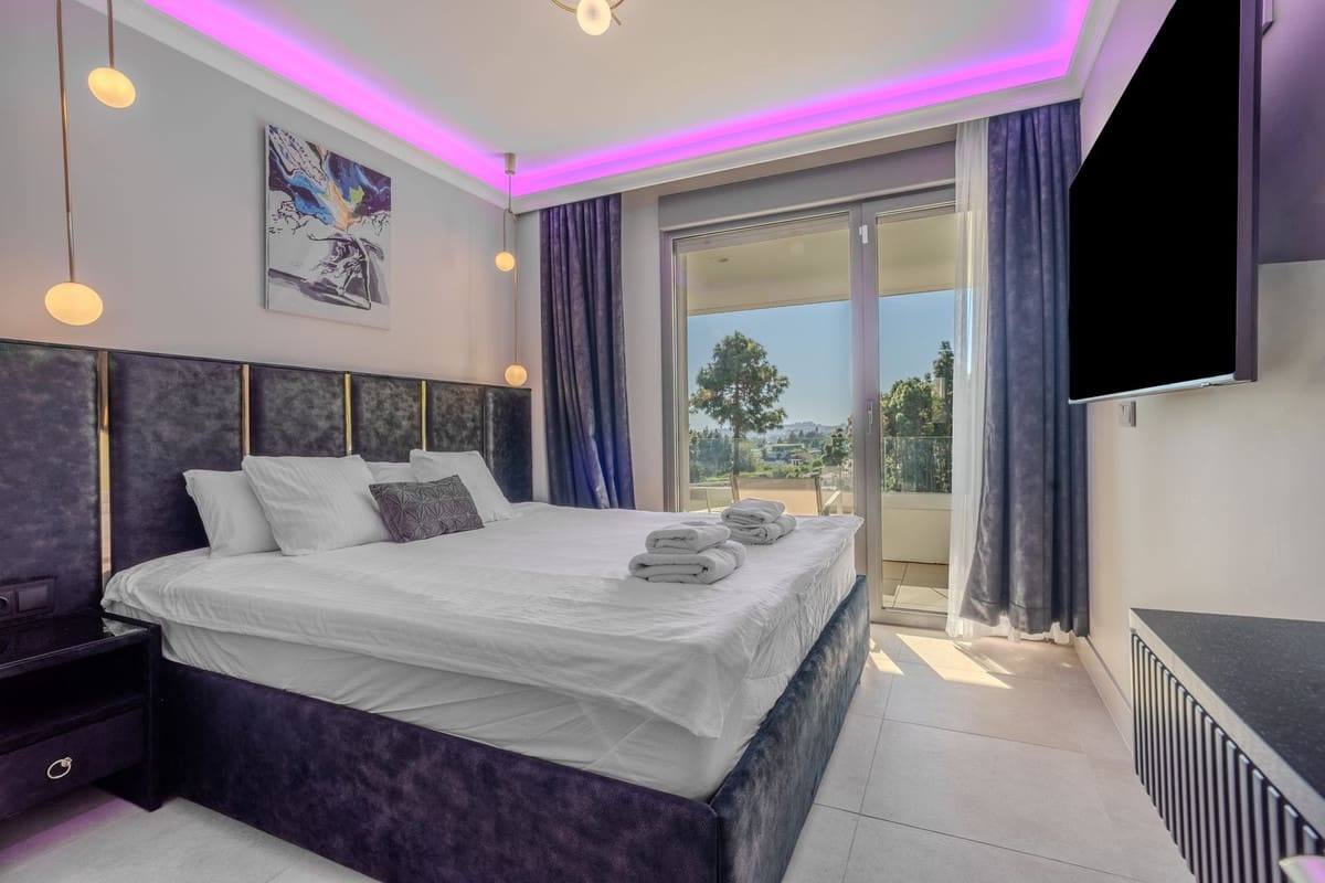 Chalet de 3 habitaciones en Mijas en venta con piscina - 950.000 € (Ref: 10123678)