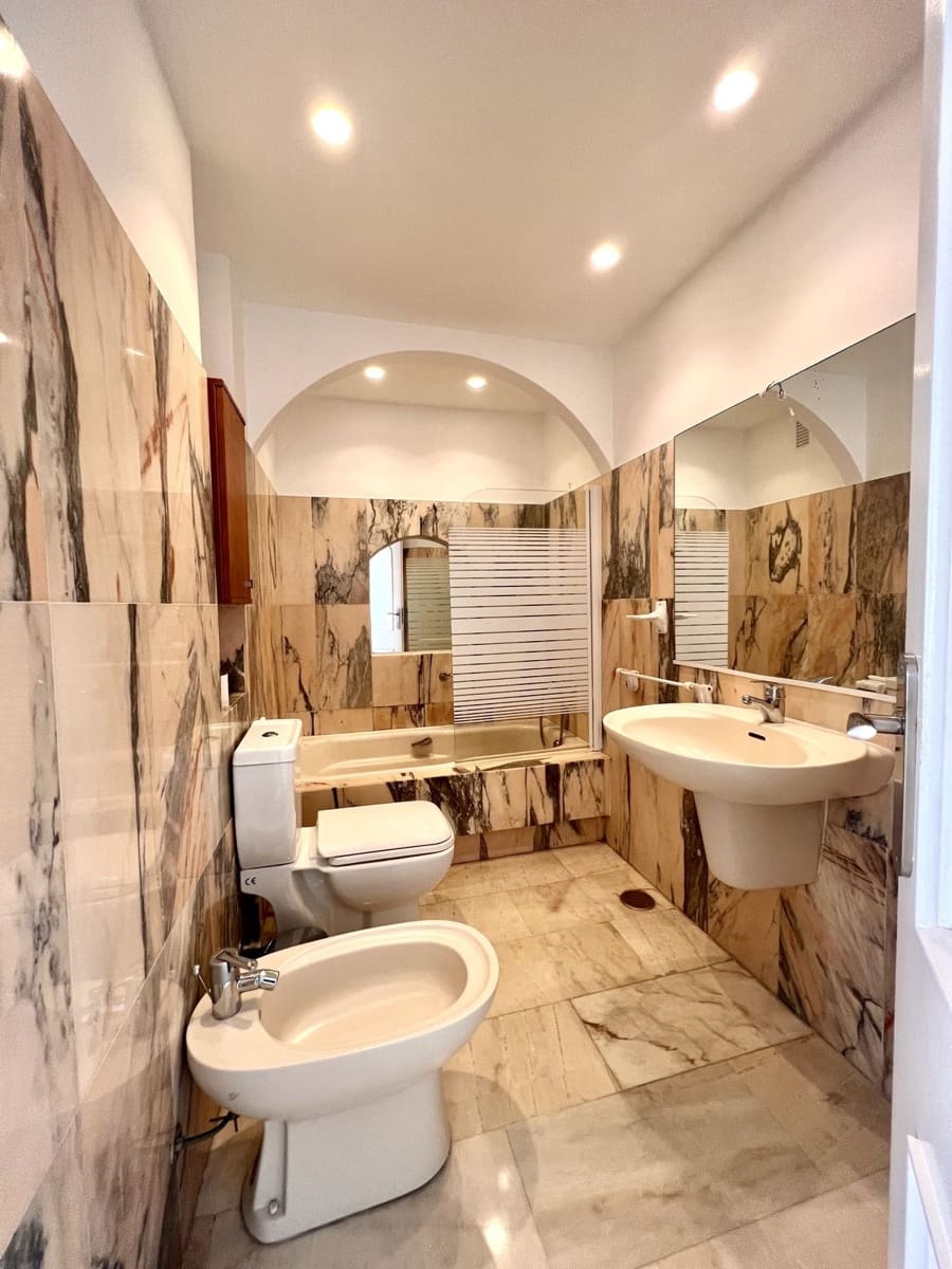 3 bedroom Apartment for sale in Fuengirola with garage - € 849,000 (Ref: 10123680)