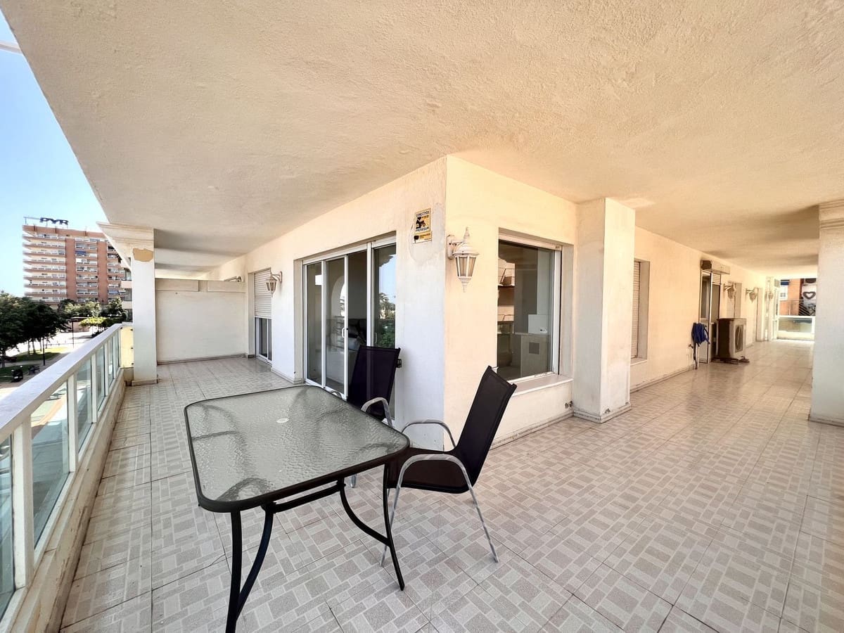 3 bedroom Apartment for sale in Fuengirola with garage - € 849,000 (Ref: 10123680)