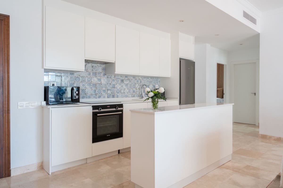 3 bedroom Apartment for sale in Benahavis with pool garage - € 550,000 (Ref: 10123688)