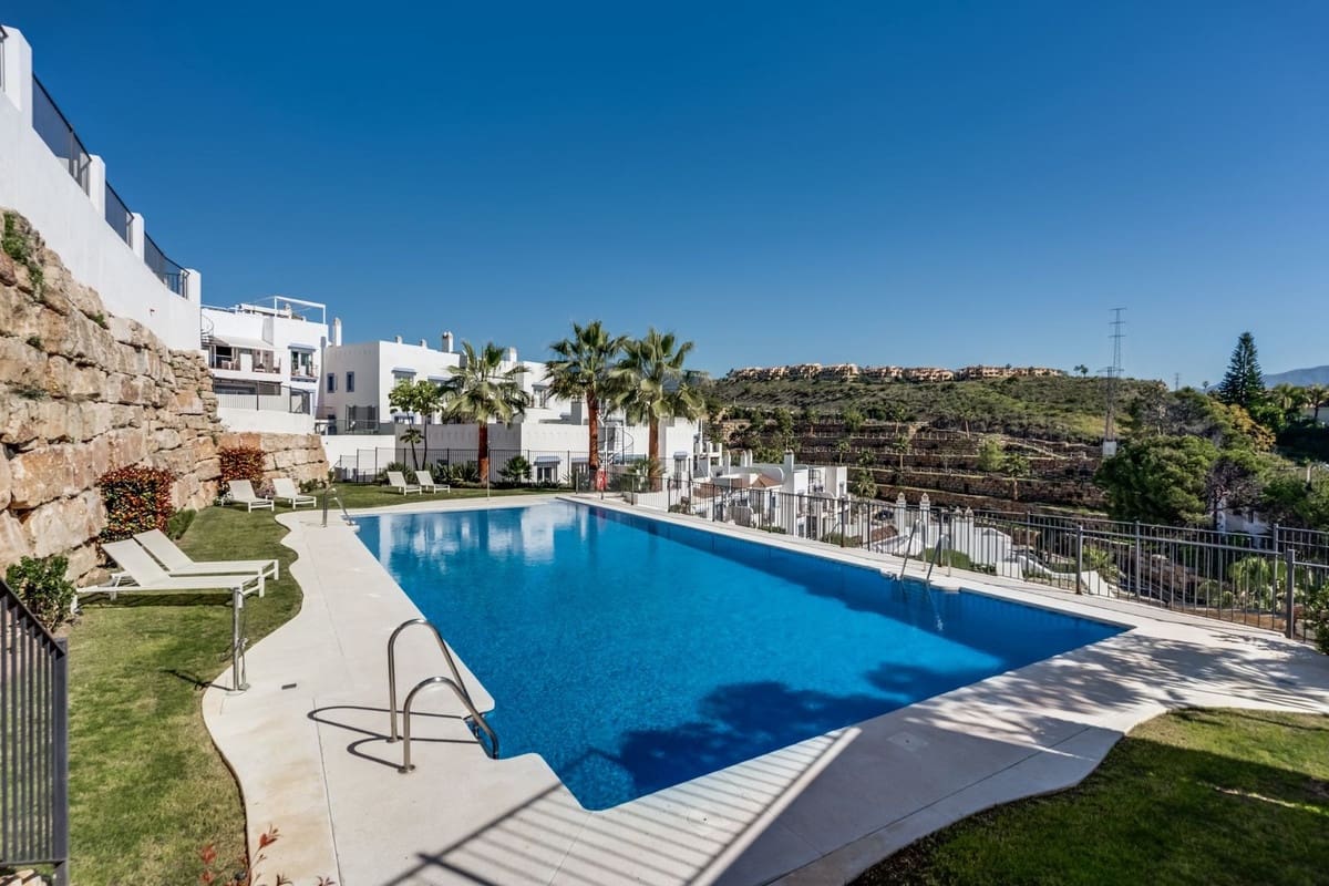3 bedroom Apartment for sale in Benahavis with pool garage - € 550,000 (Ref: 10123688)