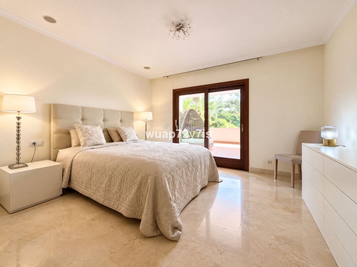 2 soverom Leilighet til salgs i Marbella med svømmebasseng garasje - € 1 049 000 (Ref: 10123689)
