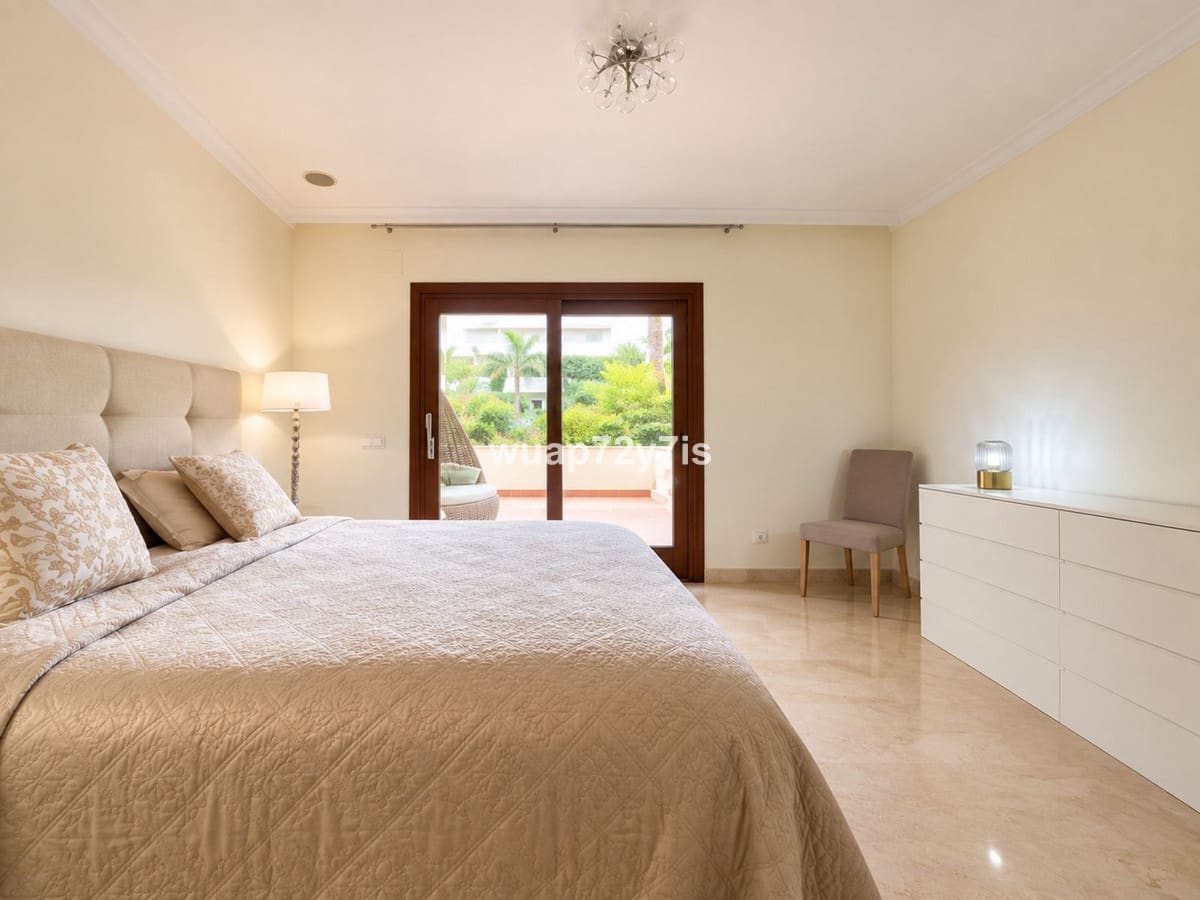 2 soverom Leilighet til salgs i Marbella med svømmebasseng garasje - € 1 049 000 (Ref: 10123689)
