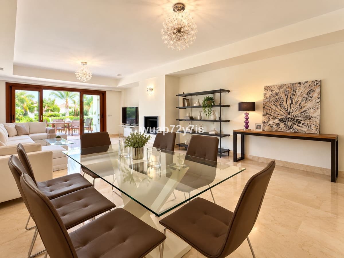 2 soverom Leilighet til salgs i Marbella med svømmebasseng garasje - € 1 049 000 (Ref: 10123689)
