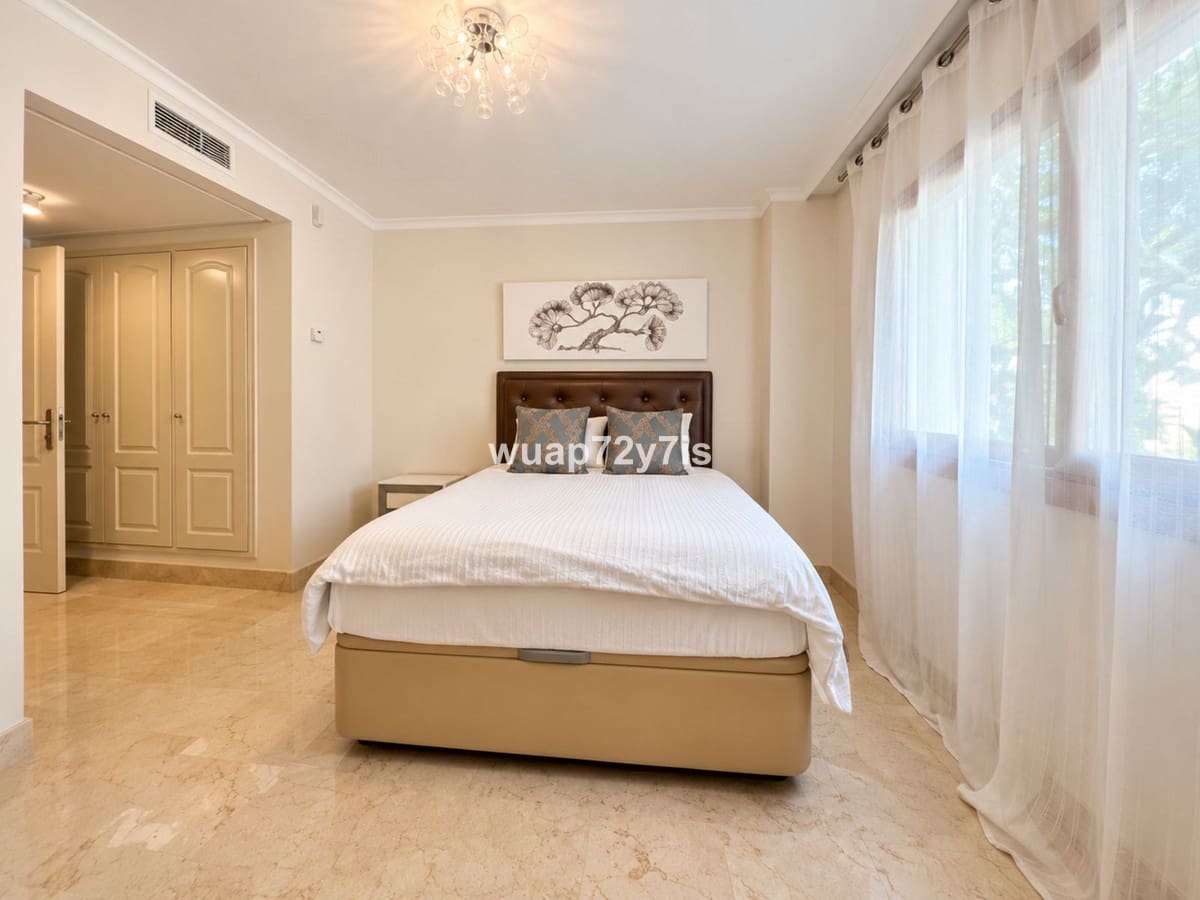 2 soverom Leilighet til salgs i Marbella med svømmebasseng garasje - € 1 049 000 (Ref: 10123689)
