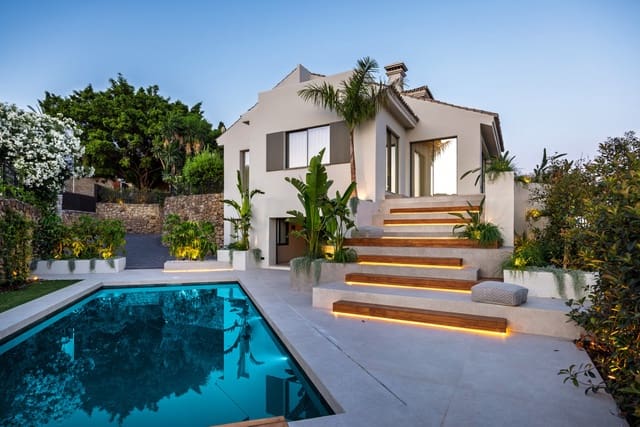 5 makuuhuone Huvila myytävänä paikassa Nueva Andalucia, Marbella mukana uima-altaan 
autotalli - 4 295 000 € (Ref: 10123697)