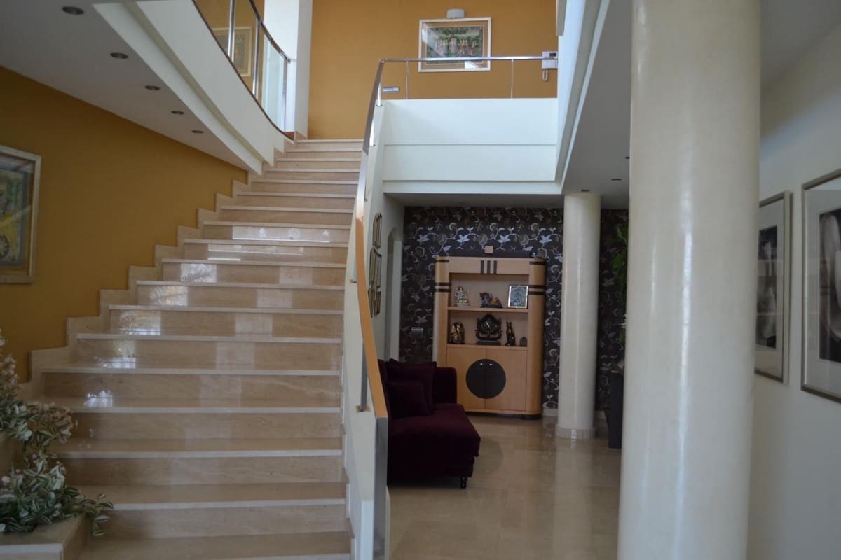 Chalet de 7 habitaciones en Alhaurín de la Torre en venta con piscina garaje - 1.150.000 € (Ref: 10123699)