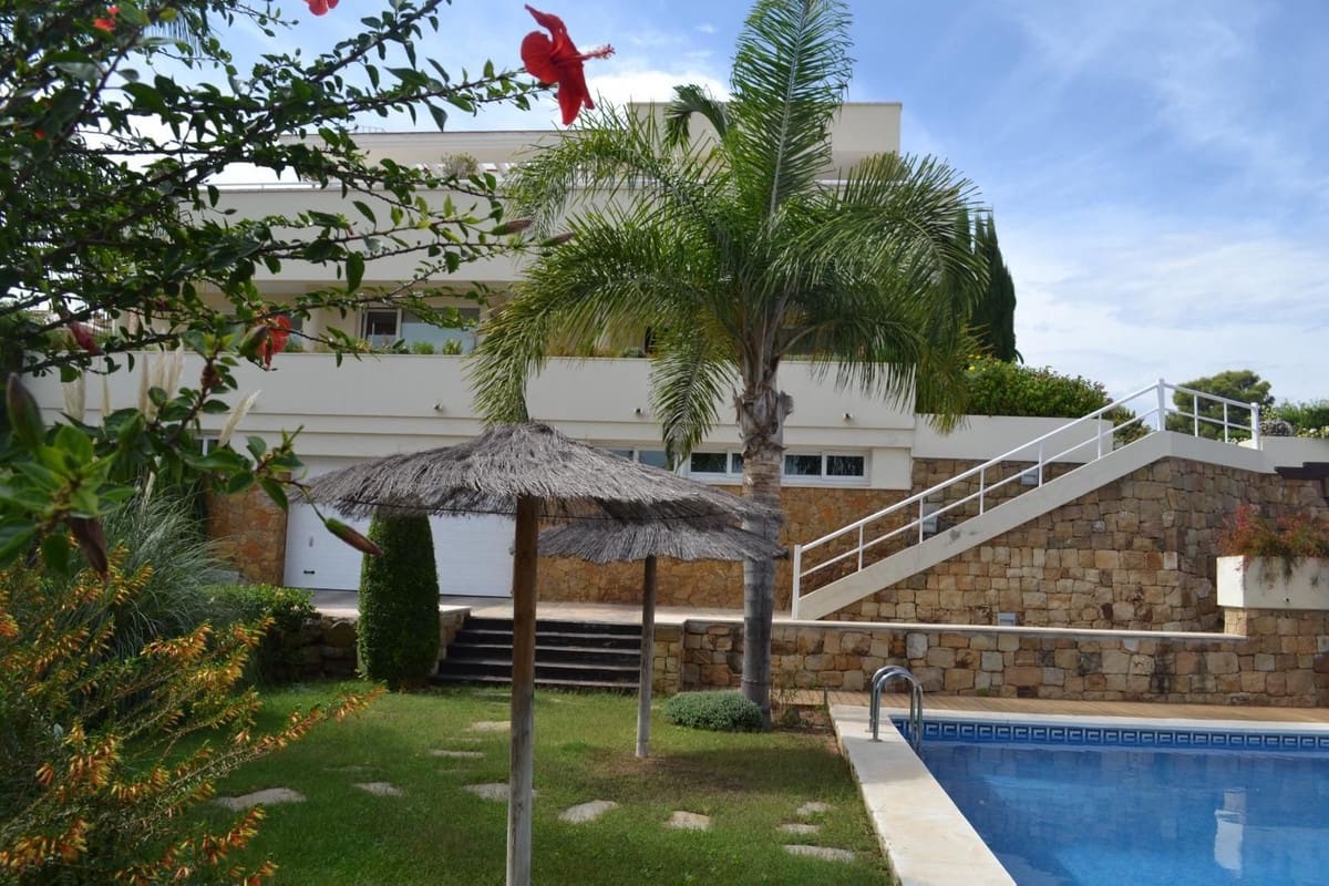 Chalet de 7 habitaciones en Alhaurín de la Torre en venta con piscina garaje - 1.150.000 € (Ref: 10123699)