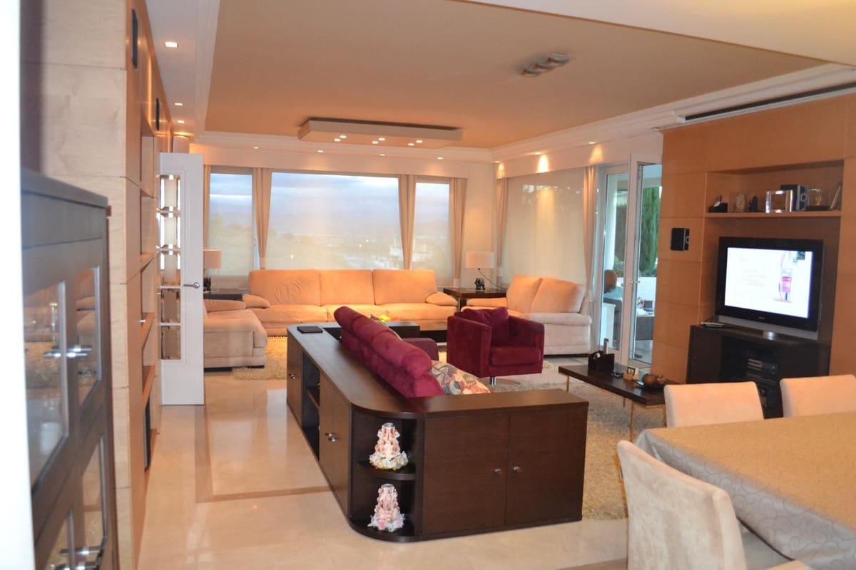 Chalet de 7 habitaciones en Alhaurín de la Torre en venta con piscina garaje - 1.150.000 € (Ref: 10123699)