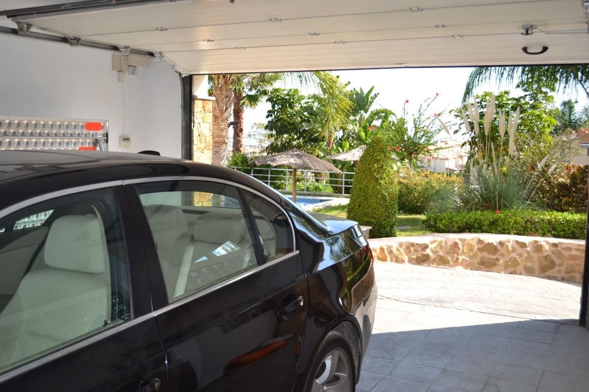 Chalet de 7 habitaciones en Alhaurín de la Torre en venta con piscina garaje - 1.150.000 € (Ref: 10123699)