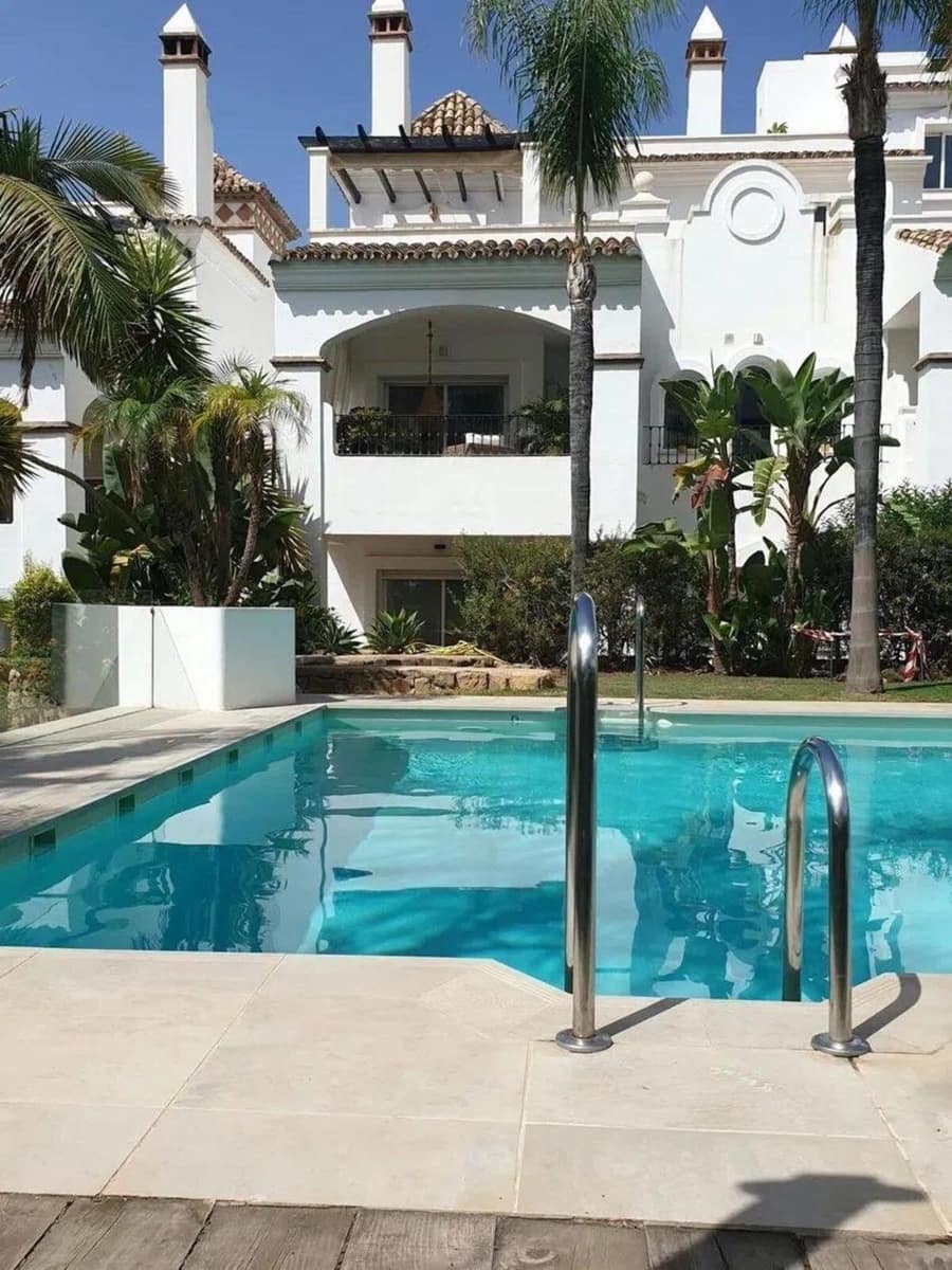 Apartamento de 3 habitaciones en Marbella en venta con piscina garaje - 890.000 € (Ref: 10123700)