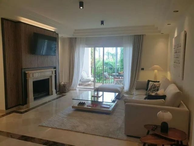 3 sypialnia Apartament na sprzedaż w Lomas De Marbella, Marbella z basenem garażem - 890 000 € (Ref: 10123700)