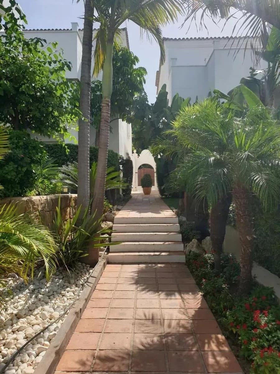Apartamento de 3 habitaciones en Marbella en venta con piscina garaje - 890.000 € (Ref: 10123700)