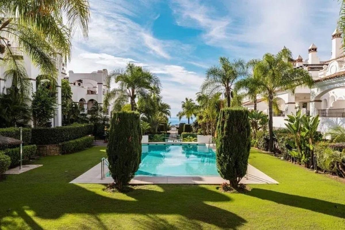 Apartamento de 3 habitaciones en Marbella en venta con piscina garaje - 890.000 € (Ref: 10123700)