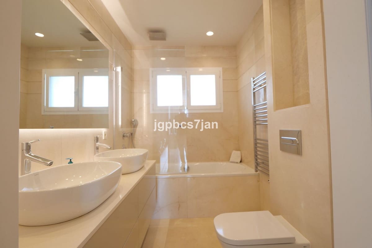 2 sovrum Lägenhet till salu i Marbella med pool garage - 939 000 € (Ref: 10123725)