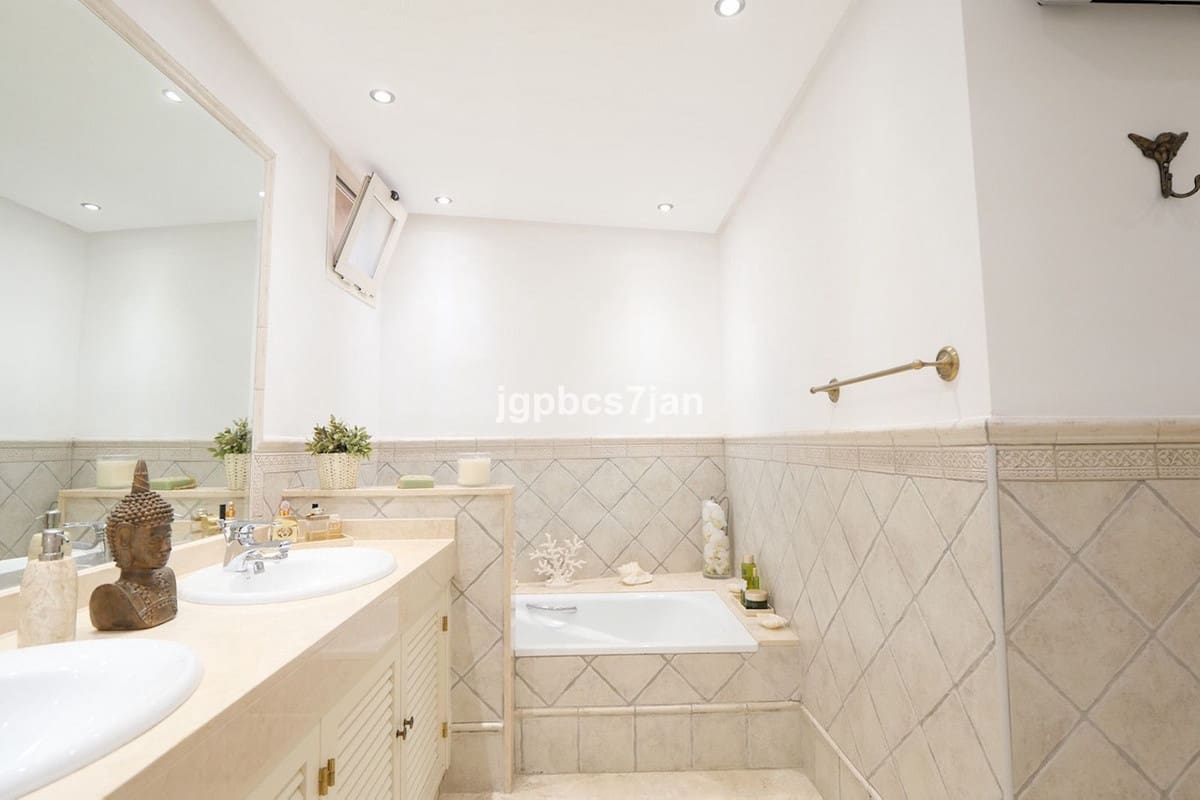 2 sovrum Lägenhet till salu i Marbella med pool garage - 385 000 € (Ref: 10123727)