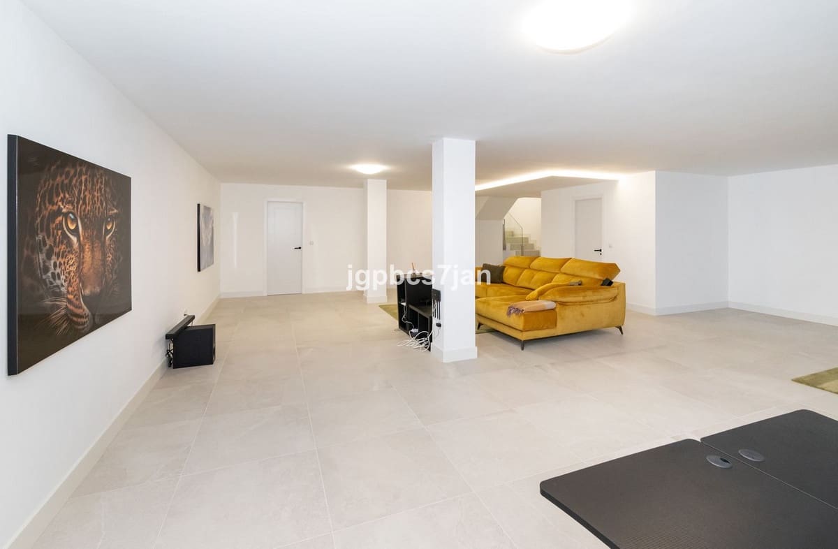 4 sovrum Lägenhet till salu i Cabopino med pool garage - 980 000 € (Ref: 10123732)