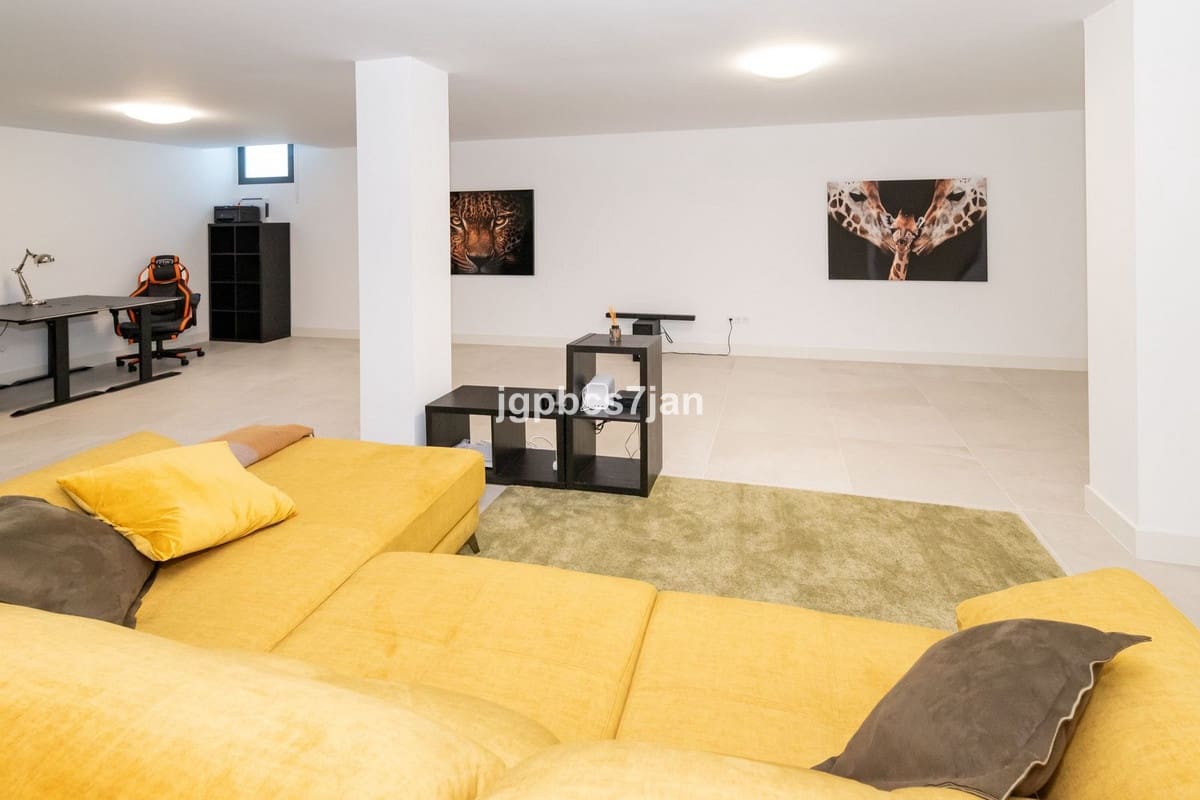 4 sovrum Lägenhet till salu i Cabopino med pool garage - 980 000 € (Ref: 10123732)