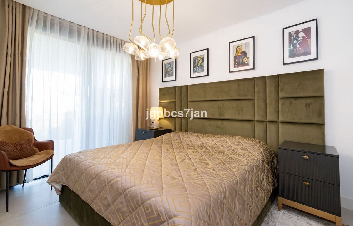 4 sovrum Lägenhet till salu i Cabopino med pool garage - 980 000 € (Ref: 10123732)