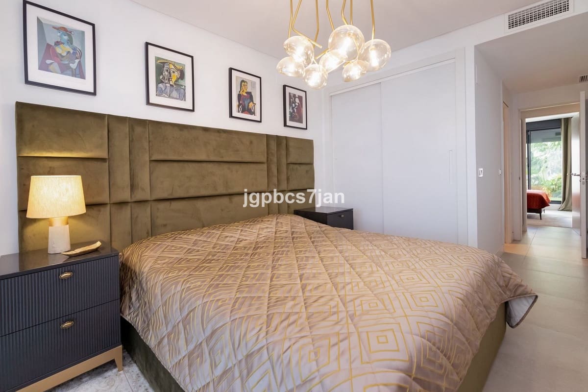 4 sovrum Lägenhet till salu i Cabopino med pool garage - 980 000 € (Ref: 10123732)