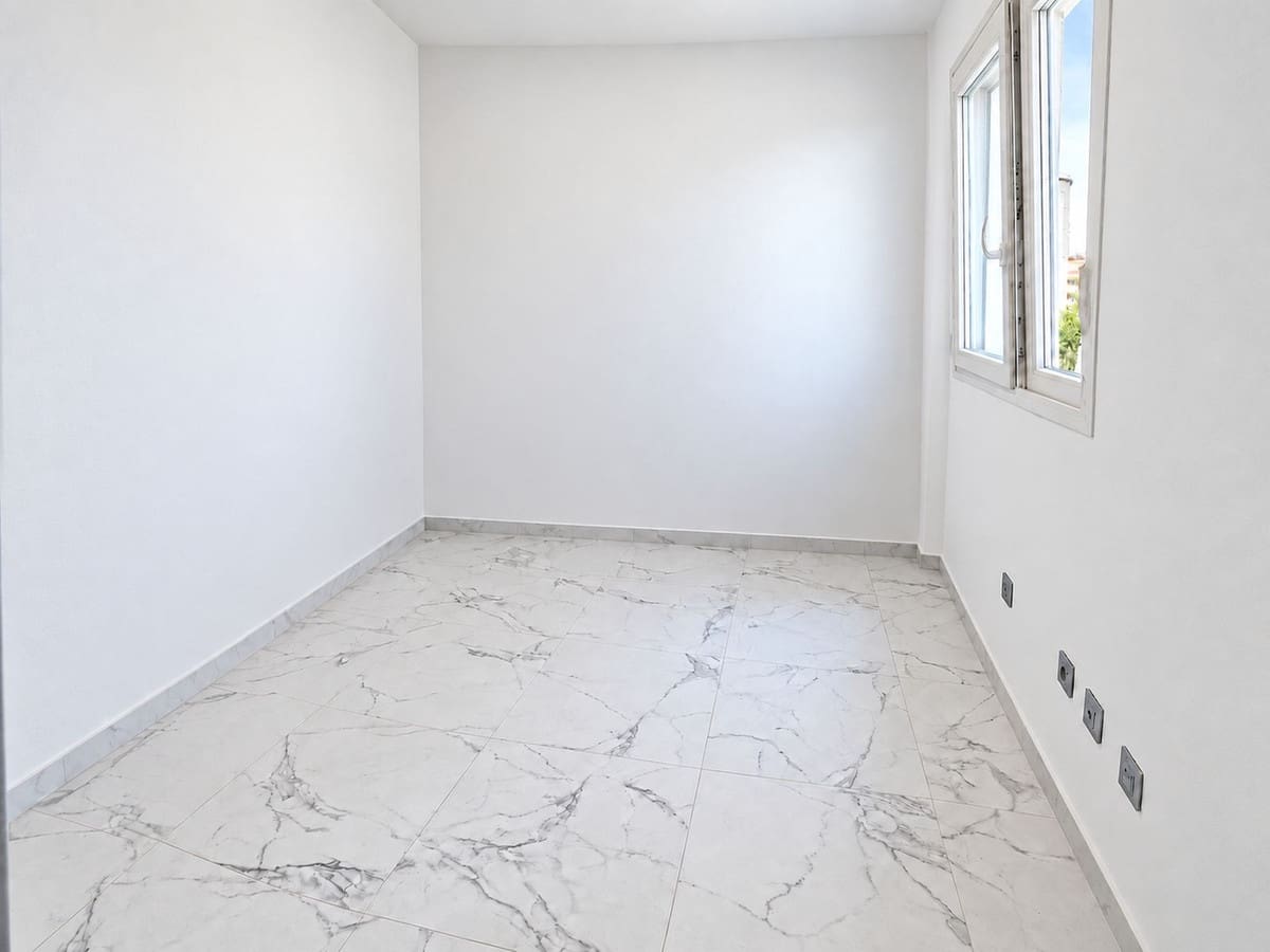 3 sovrum Lägenhet till salu i Nueva Andalucia med garage - 375 000 € (Ref: 10123758)
