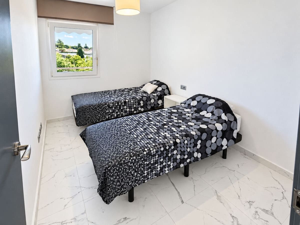 3 sovrum Lägenhet till salu i Nueva Andalucia med garage - 375 000 € (Ref: 10123758)